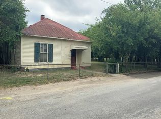 535 Roosevelt Ave, Comfort, TX 78013