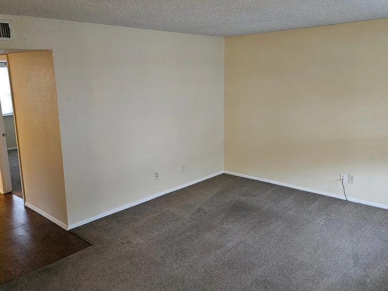 1900 E Okmulgee Ave #23 — Photo 3