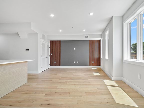 5th image of 443 Bergen Ave #C