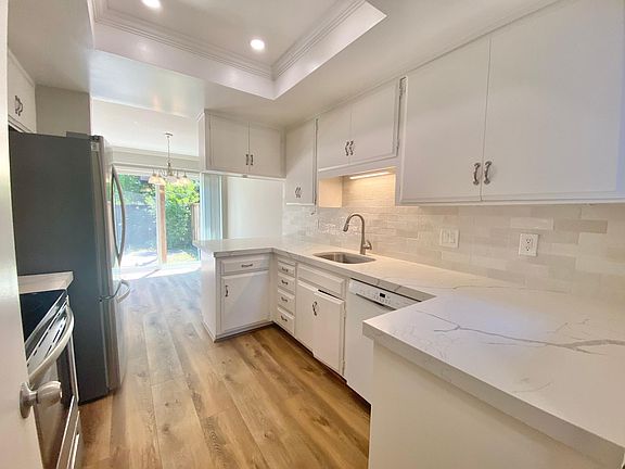 3rd image of 604 Vasona Ave