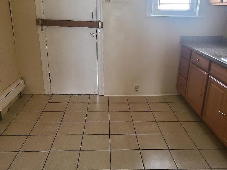 569 Geneva Ave — Photo 10