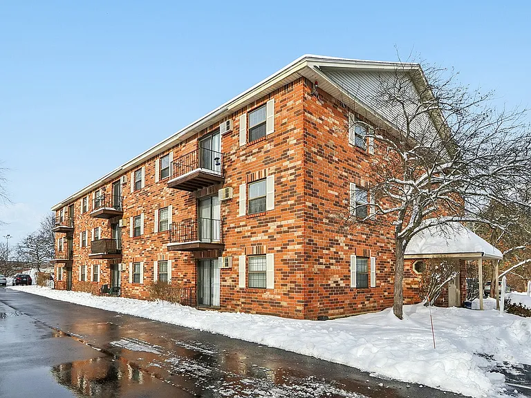 19-web-or-mls-135 Elm St 57-S0412-019