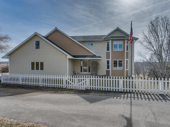8619 Edgewater Rdg, Omro, WI 54963