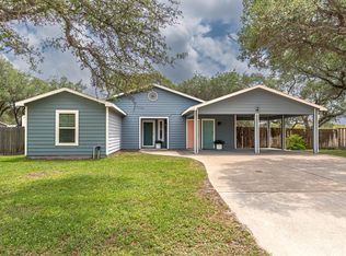 102 Captains Bay Dr, Rockport, TX 78382