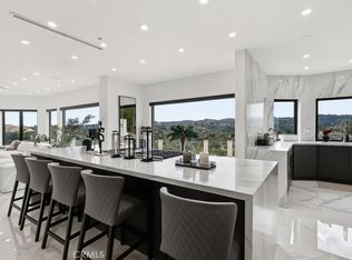 5252 Darro Rd, Woodland Hills, CA 91364