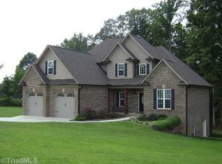 288 Crystal Ridge Dr, Lexington, NC 27295