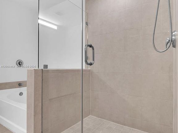 5th image of 3340 NE 190th St APT 1206
