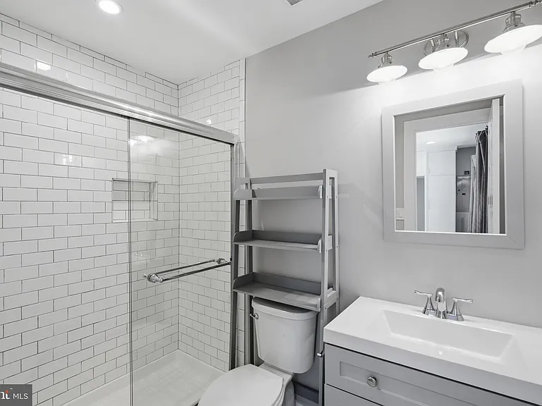 12087 Edgemere Cir — Photo 26