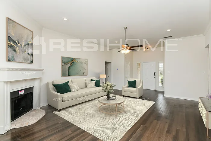 1410 Hyde Park Blvd — Photo 5