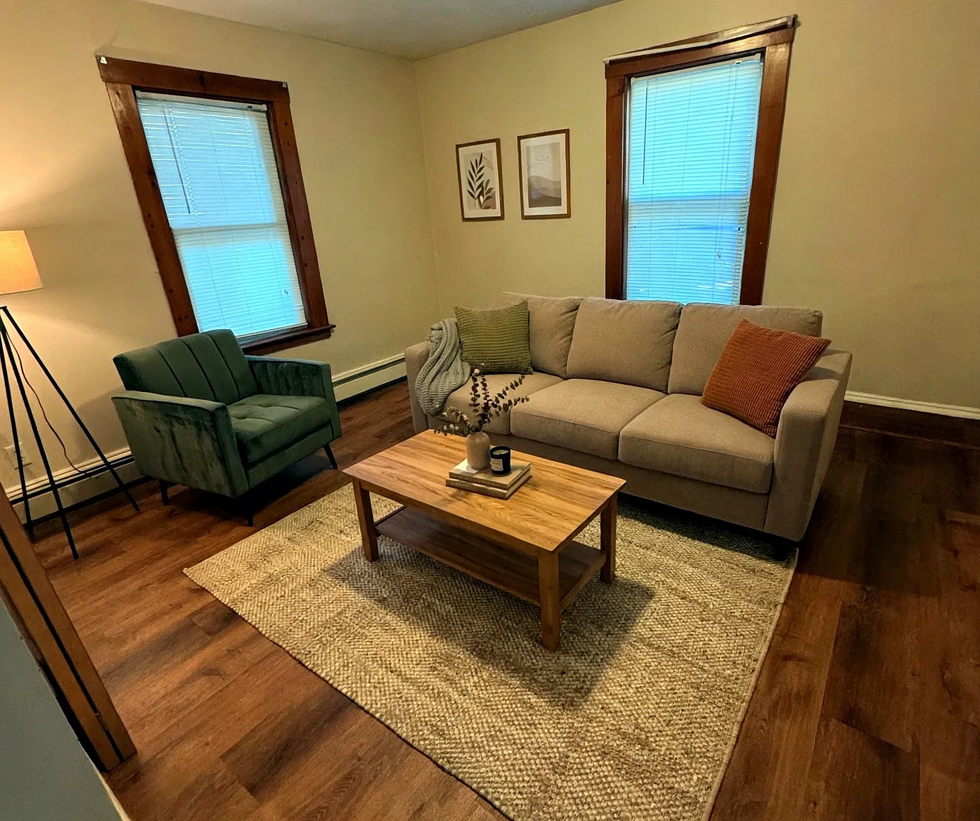 2 bed, 900 sqft, $2,000 — Photo 2