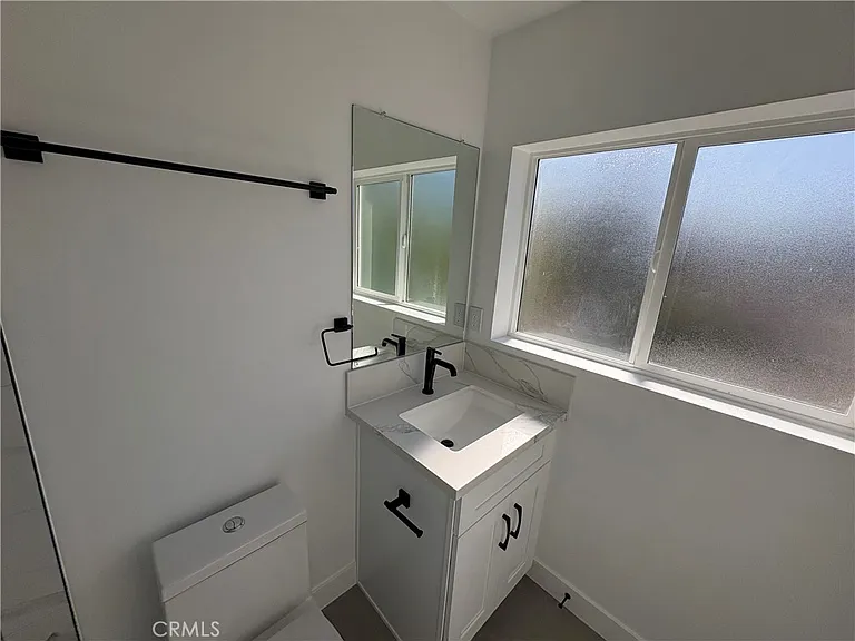 14165 Calvert St — Photo 18