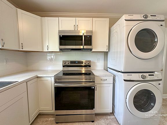 3rd image of 4105 Abbeydale Dr