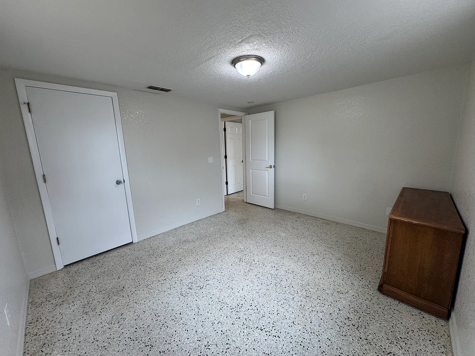 4 bed, 1900 sqft, $1,750 — Photo 4
