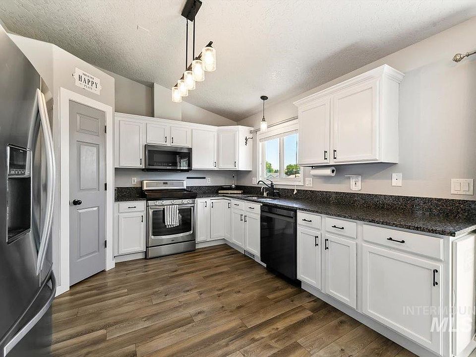 1st image of 3309 Robinhood Loop