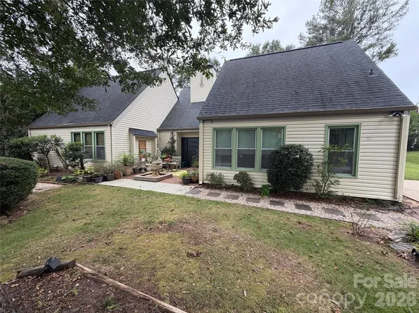 221 Saratoga Dr, Greer, SC 29650