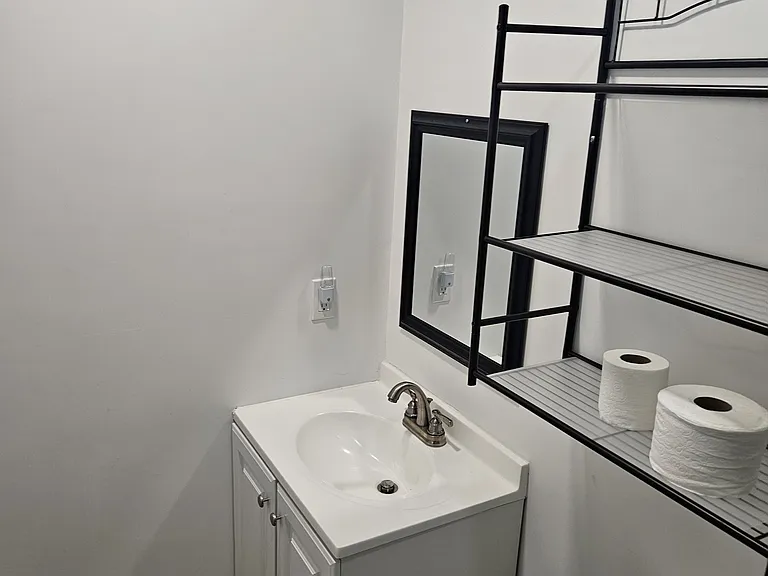 413 York St #B — Photo 5