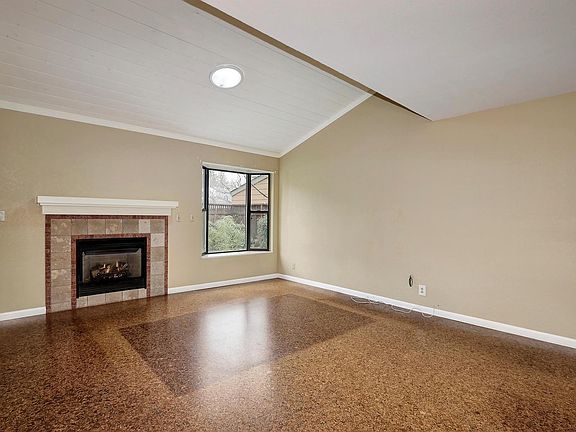 4th image of 1943 Renoir Ave
