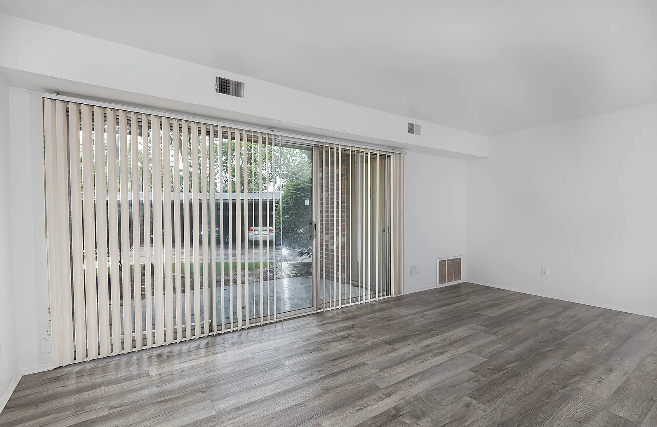 Senate Place Apartments — Photo 2