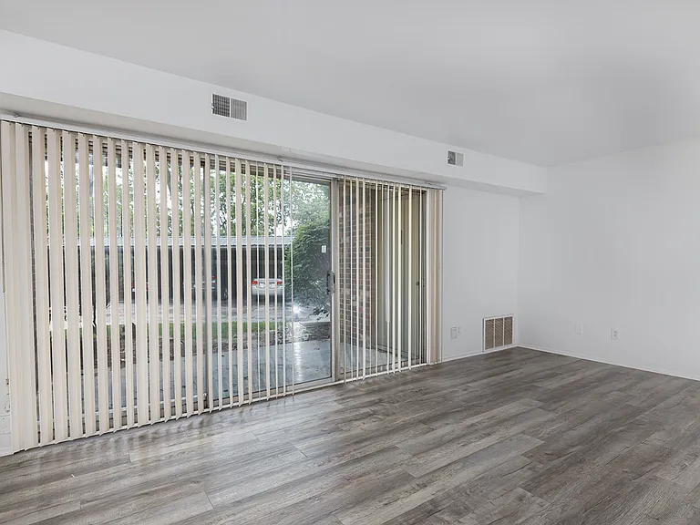 Senate Place Apartments — Photo 2