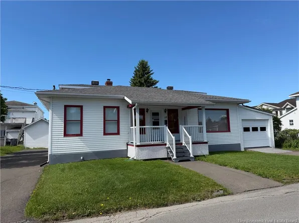 18 Dugal St, Edmundston, NB E3V 1X5