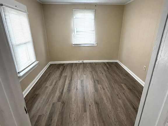 5th image of 10 E Railroad St