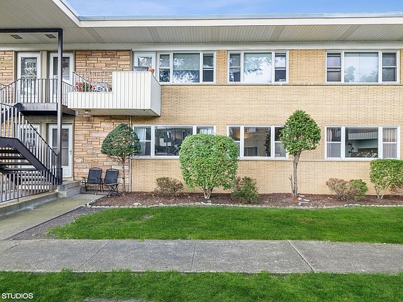 2nd image of 8 Garden Dr