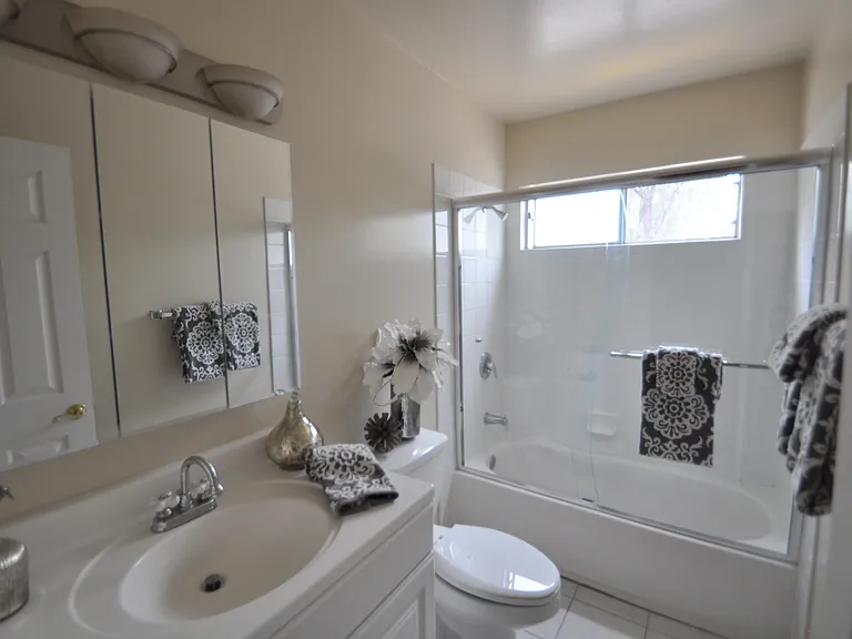 Oak Park Manor — Photo 56