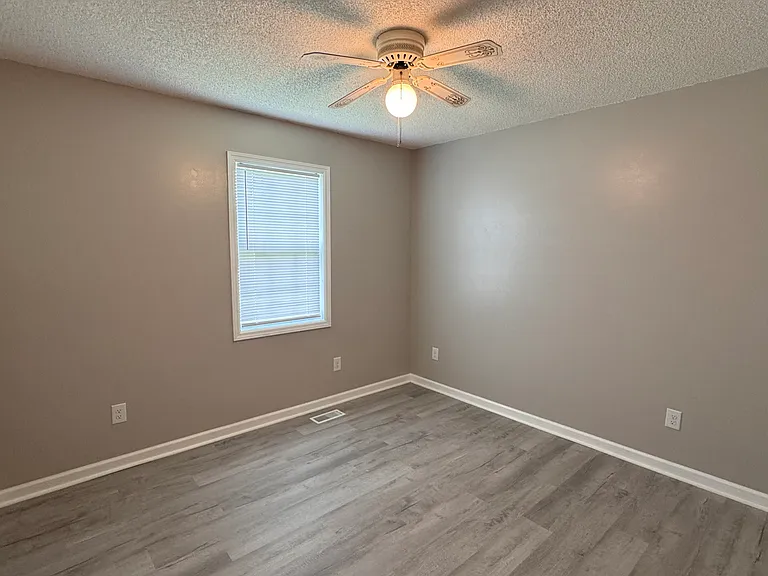 105 Darnell Dr — Photo 18