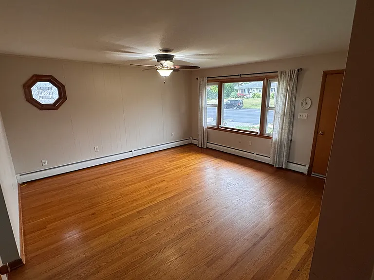 Living Room 1/2