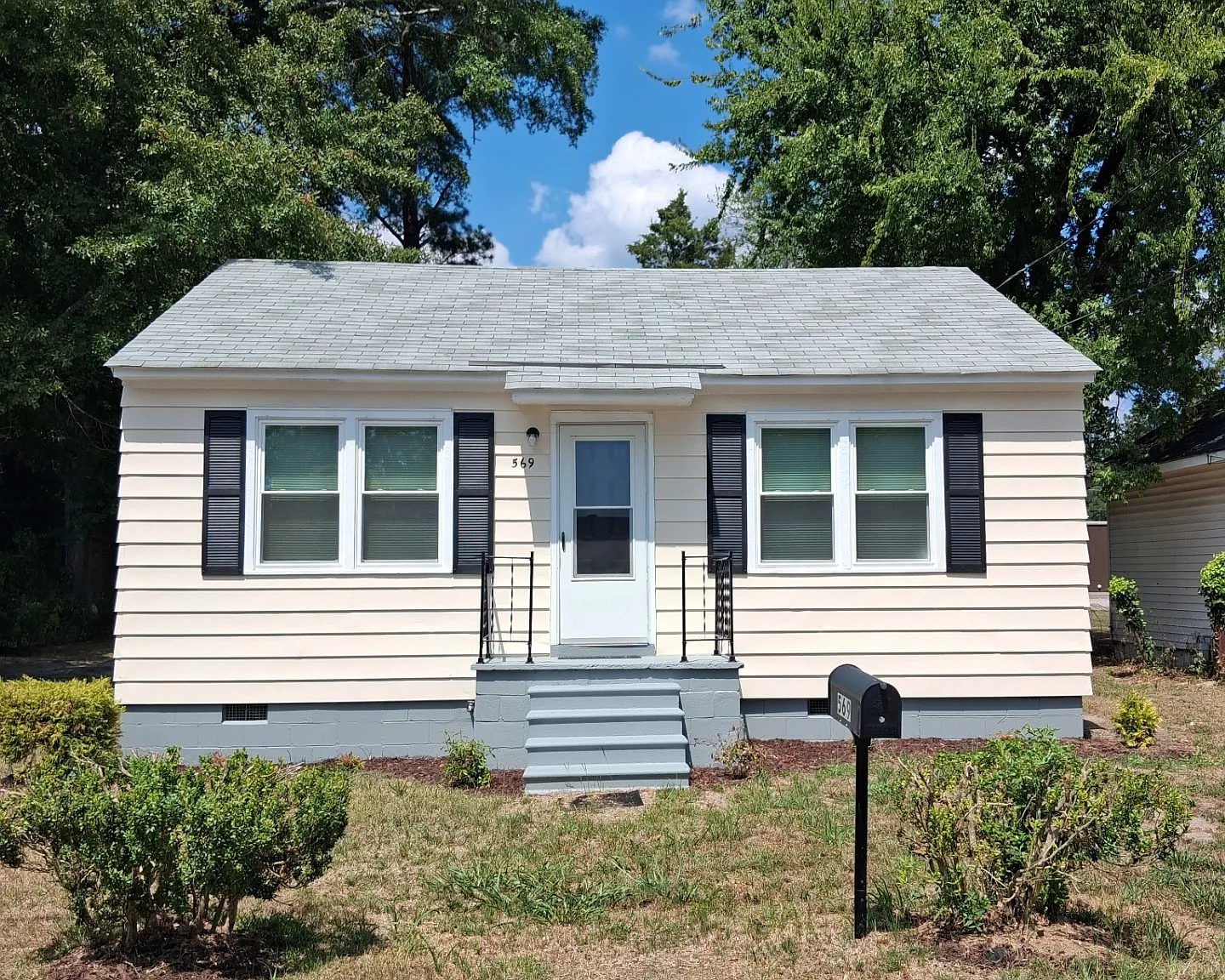 2 bed, 696 sqft, $1,295 — Photo 1