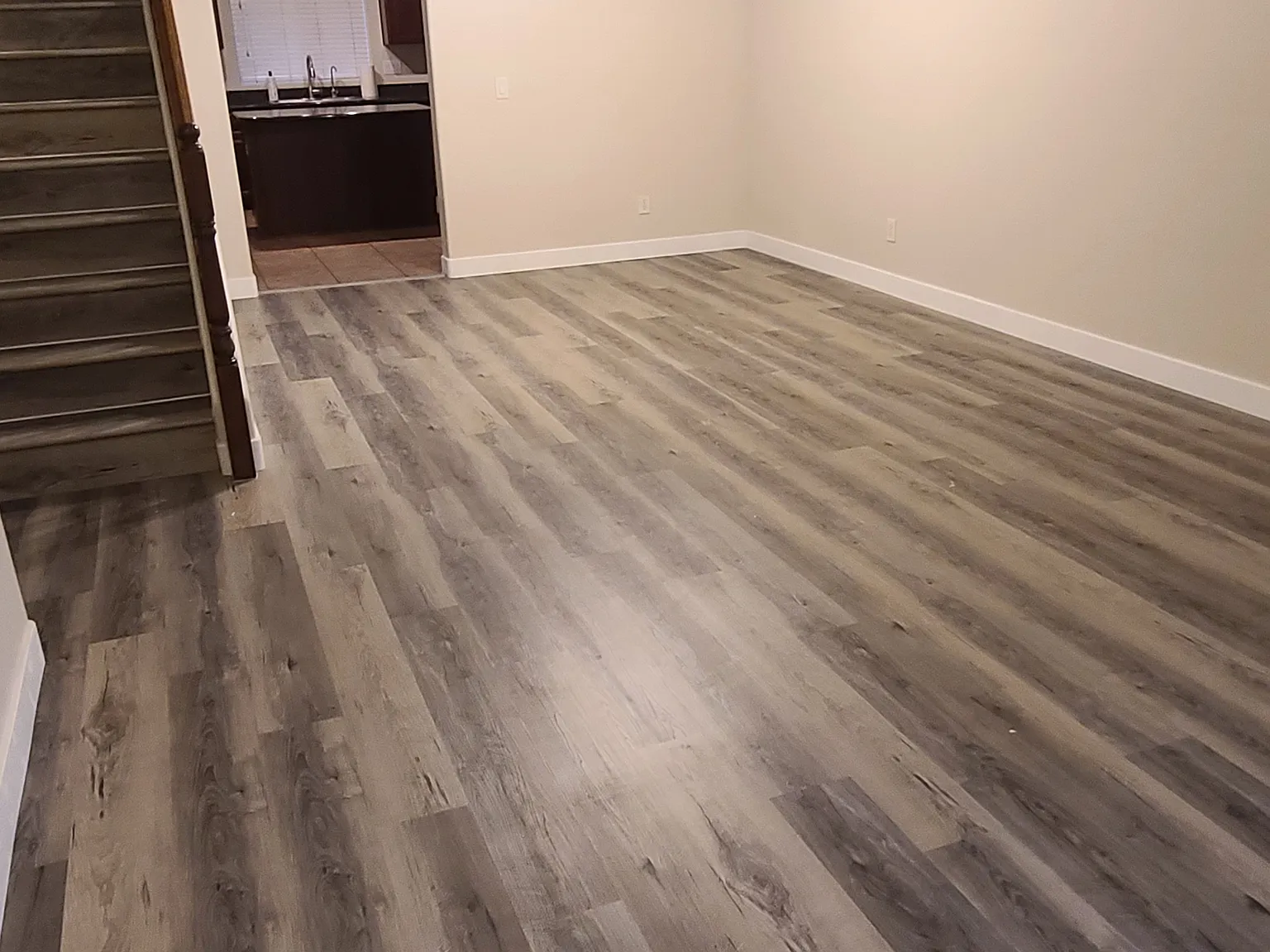 515 W Julie Dr — Photo 2