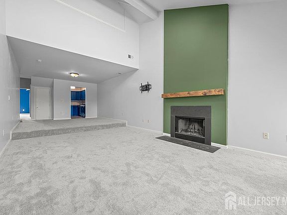 3rd image of 806 Jesse Way