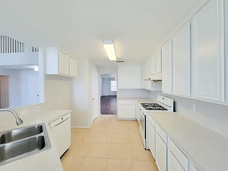 19726 Lindenfield Ct — Photo 16
