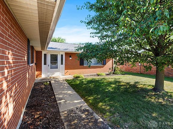 5th image of 1708 Dubois Dr