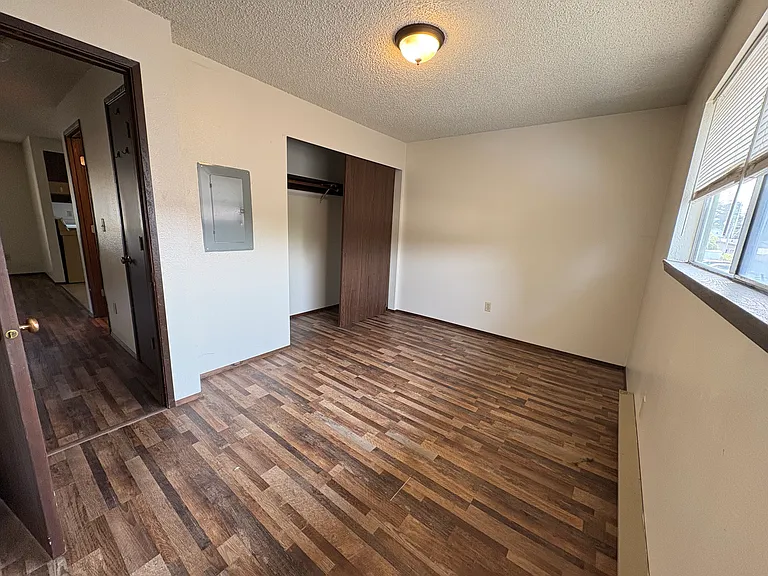 933 Anderson Ave — Photo 5