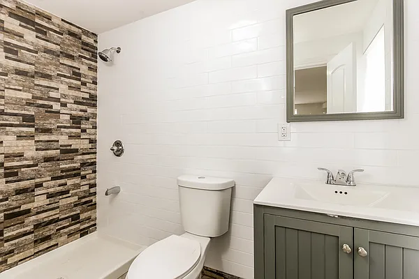 Sold by (Legacy) Online Homes, LLC | media 16