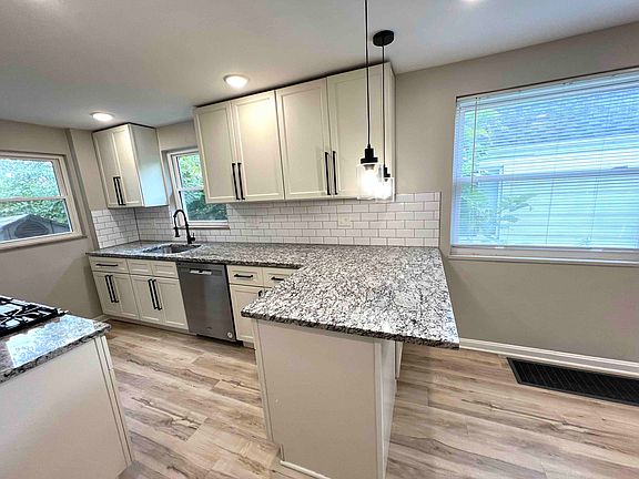 4th image of 2054 Highland Ave