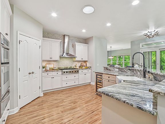 3rd image of 114 Walnut Creek Way