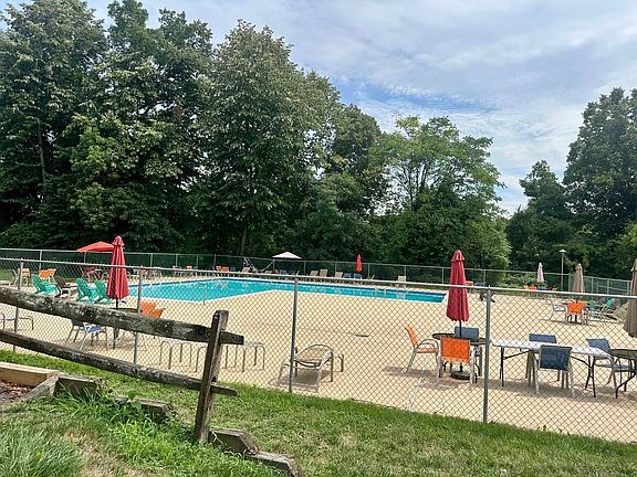 Association with pool, tennis courts & playground.