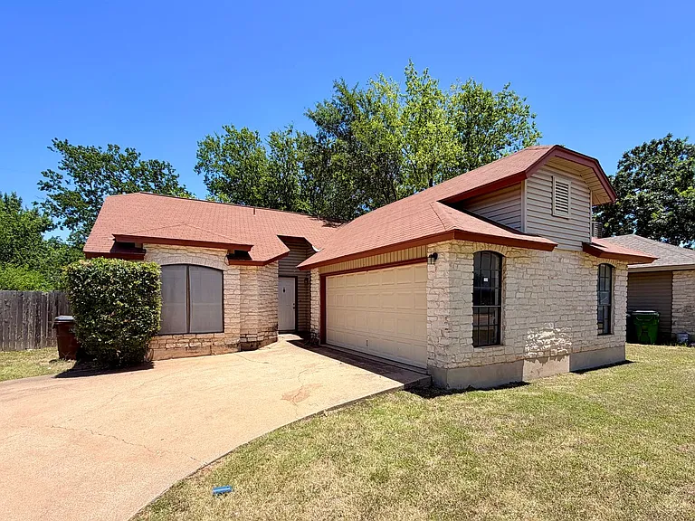 2013 James Pl — Photo 1