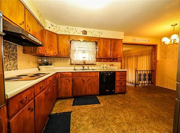 2nd image of 2509 Hemlock Ave
