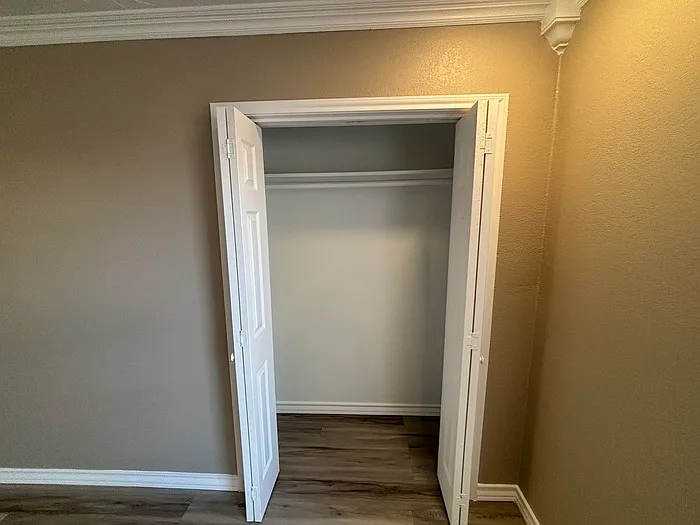 909 College Ave — Photo 27