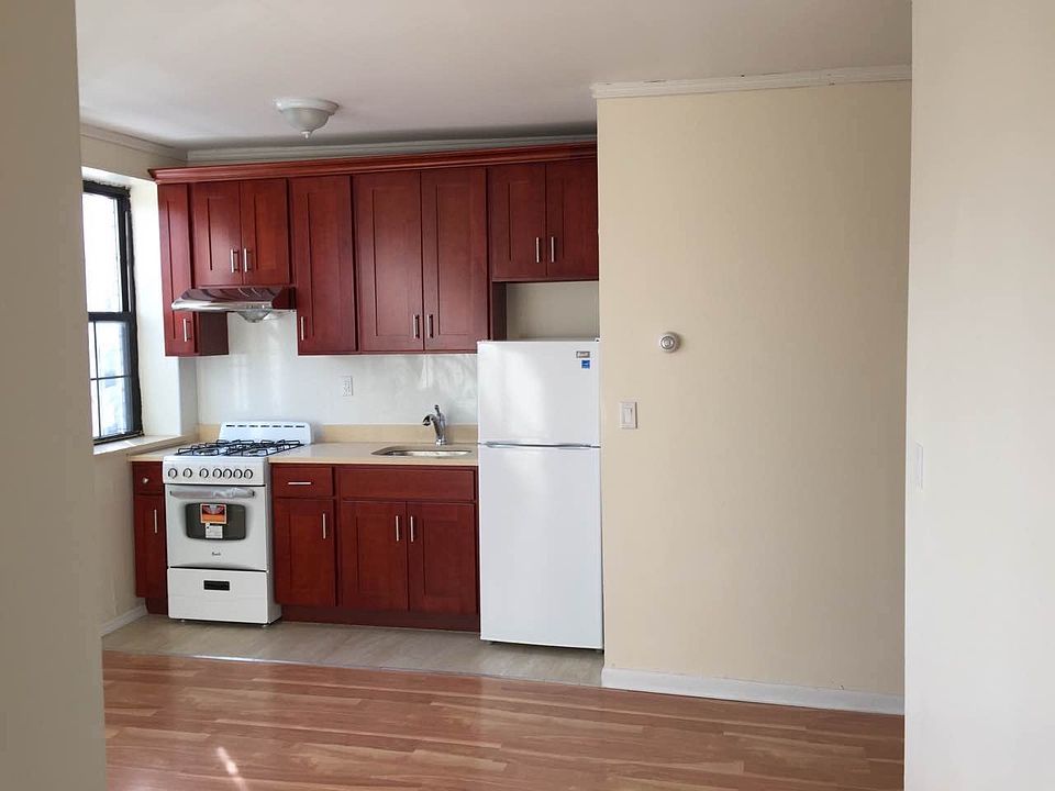 1st image of 17005 Hillside Ave