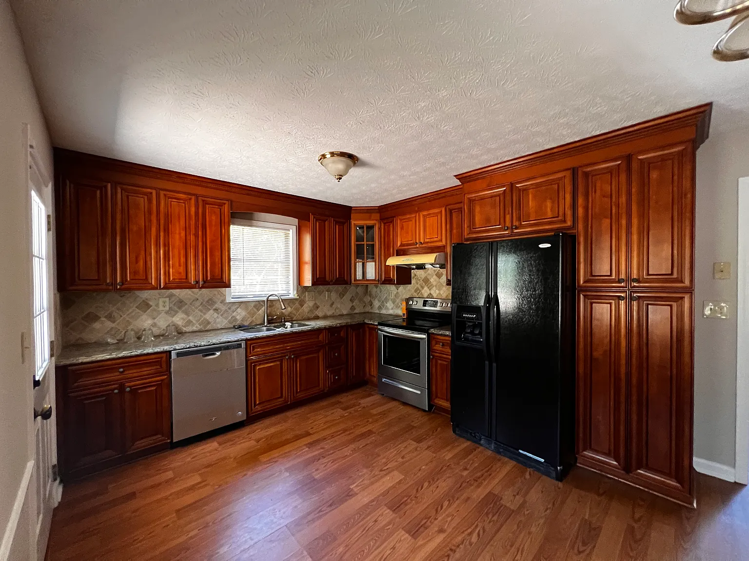 3 bed, 1426 sqft, $2,150 — Photo 4