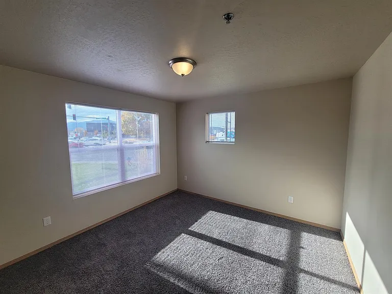 950 Mount Ave — Photo 7