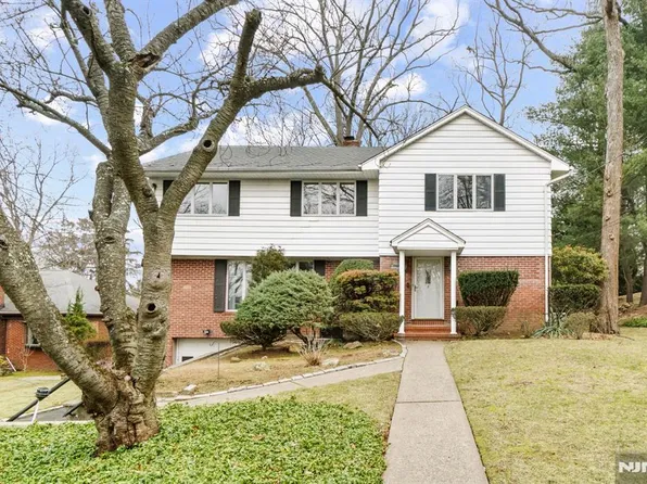 5 N Summit St, Tenafly, NJ 07670