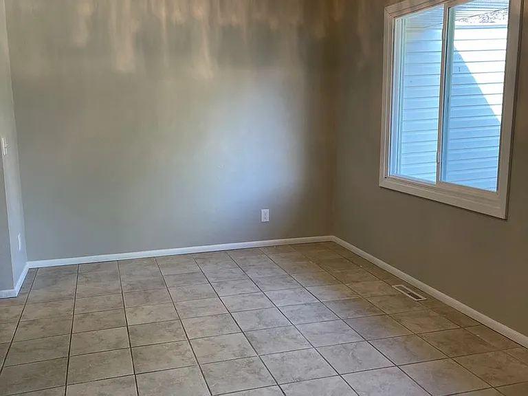 4050 Glacier Ln N — Photo 7