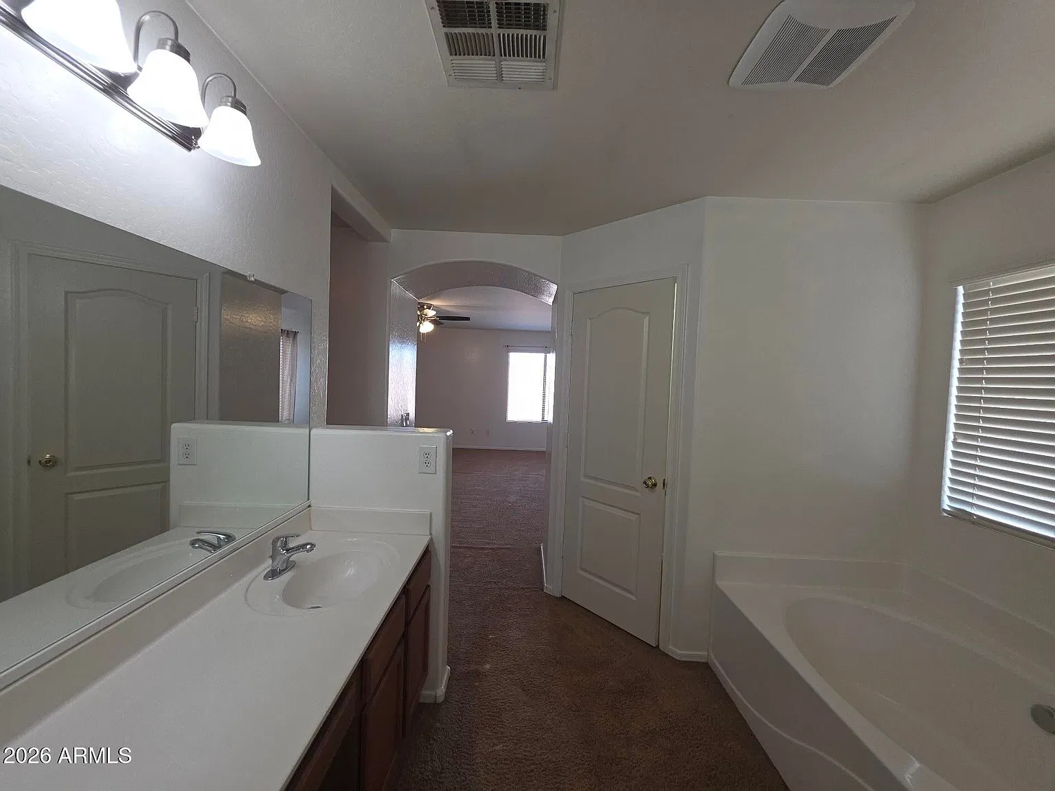 7 bed, 3921 sqft, $2,650 — Photo 4