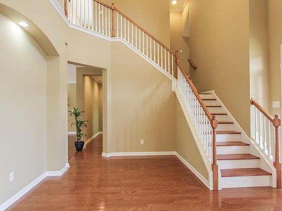 3rd image of 9121 Sway Branch Ln