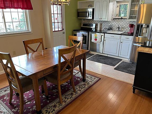 Open Kitchen / Dining Areas